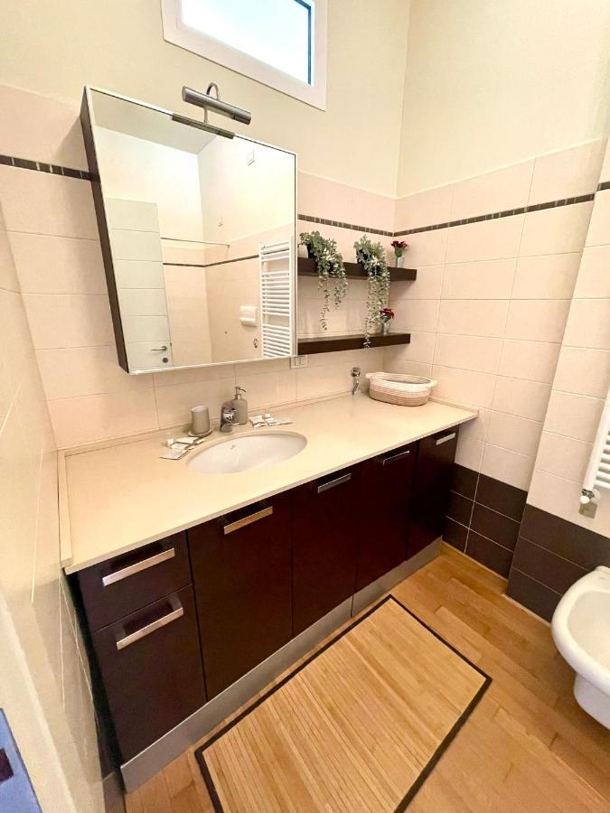 Luxury Four-Room Apartment In Monza Centro - 2 Min Walk To Train Station Luaran gambar