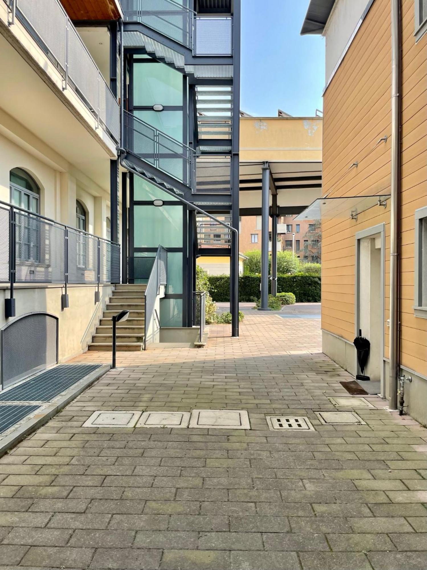 Luxury Four-Room Apartment In Monza Centro - 2 Min Walk To Train Station Luaran gambar