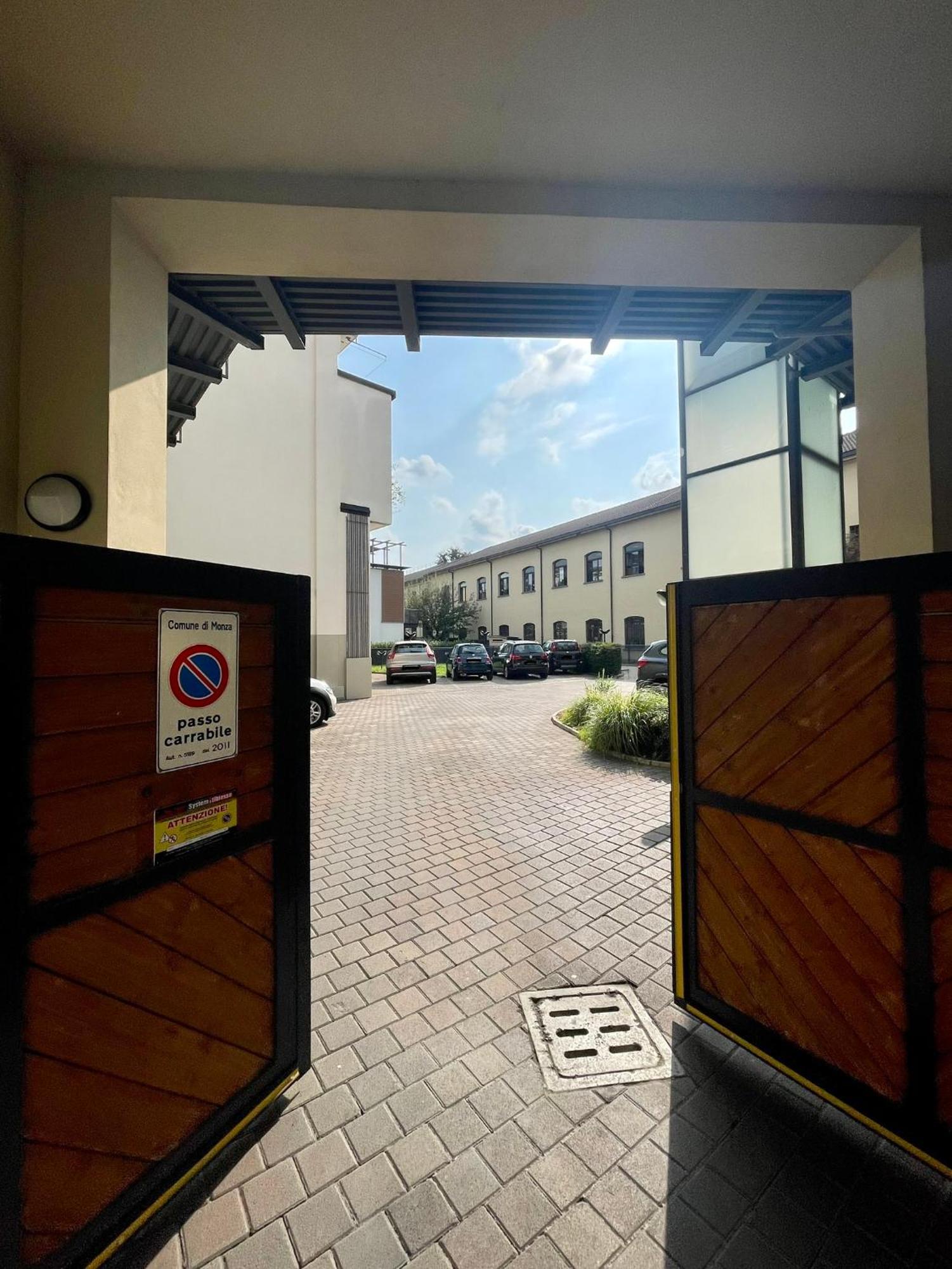 Luxury Four-Room Apartment In Monza Centro - 2 Min Walk To Train Station Luaran gambar
