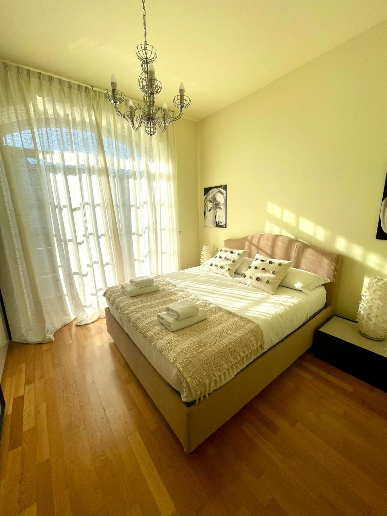 Luxury Four-Room Apartment In Monza Centro - 2 Min Walk To Train Station Luaran gambar