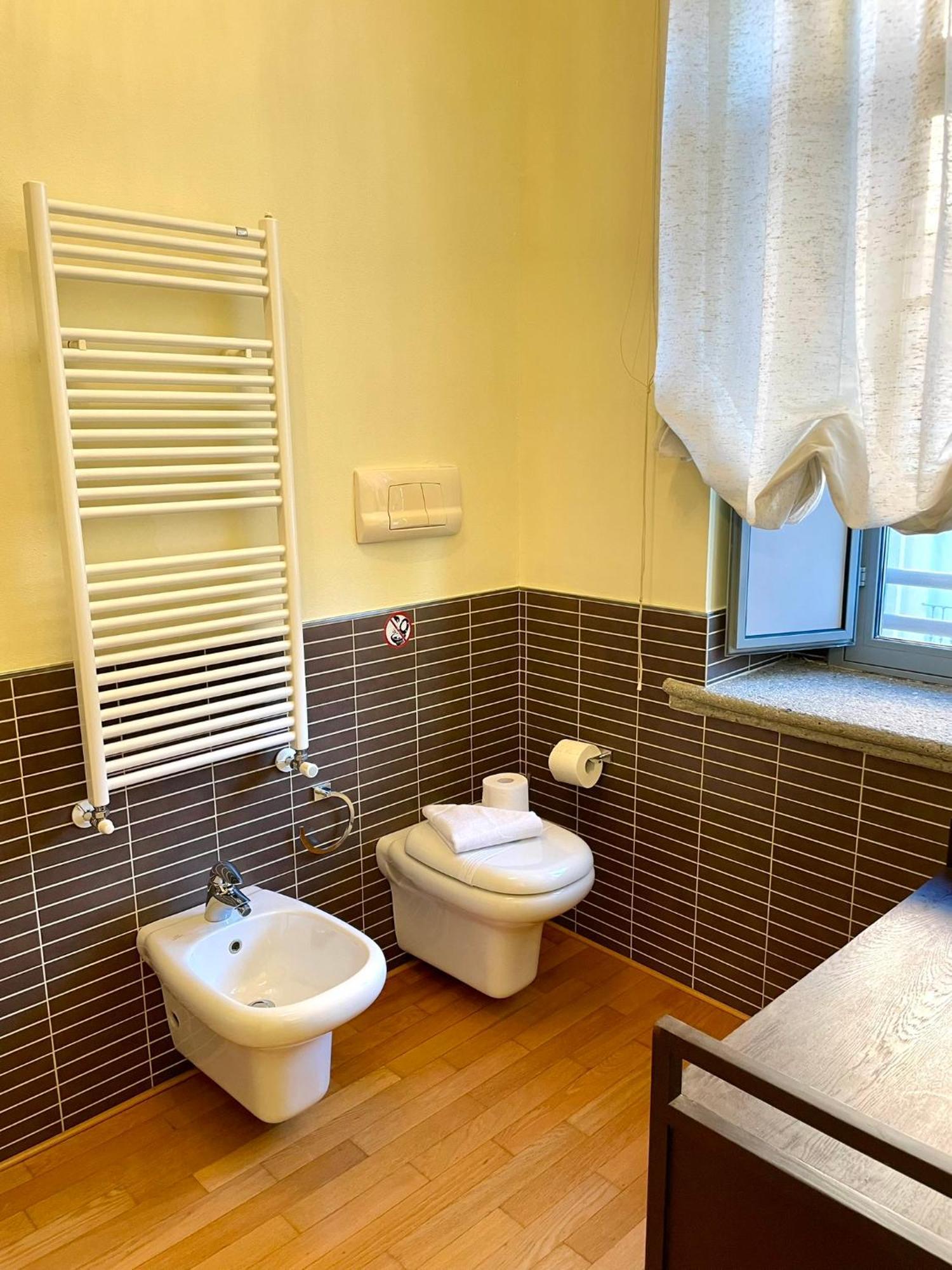 Luxury Four-Room Apartment In Monza Centro - 2 Min Walk To Train Station Luaran gambar